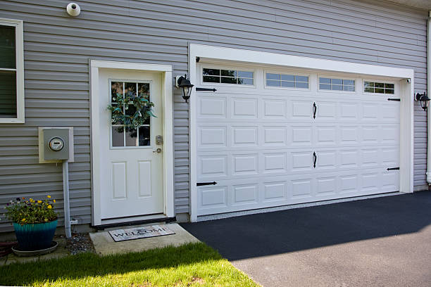 24/7 Emergency Garage Door Panel Replacement experts in Benton County County, MS